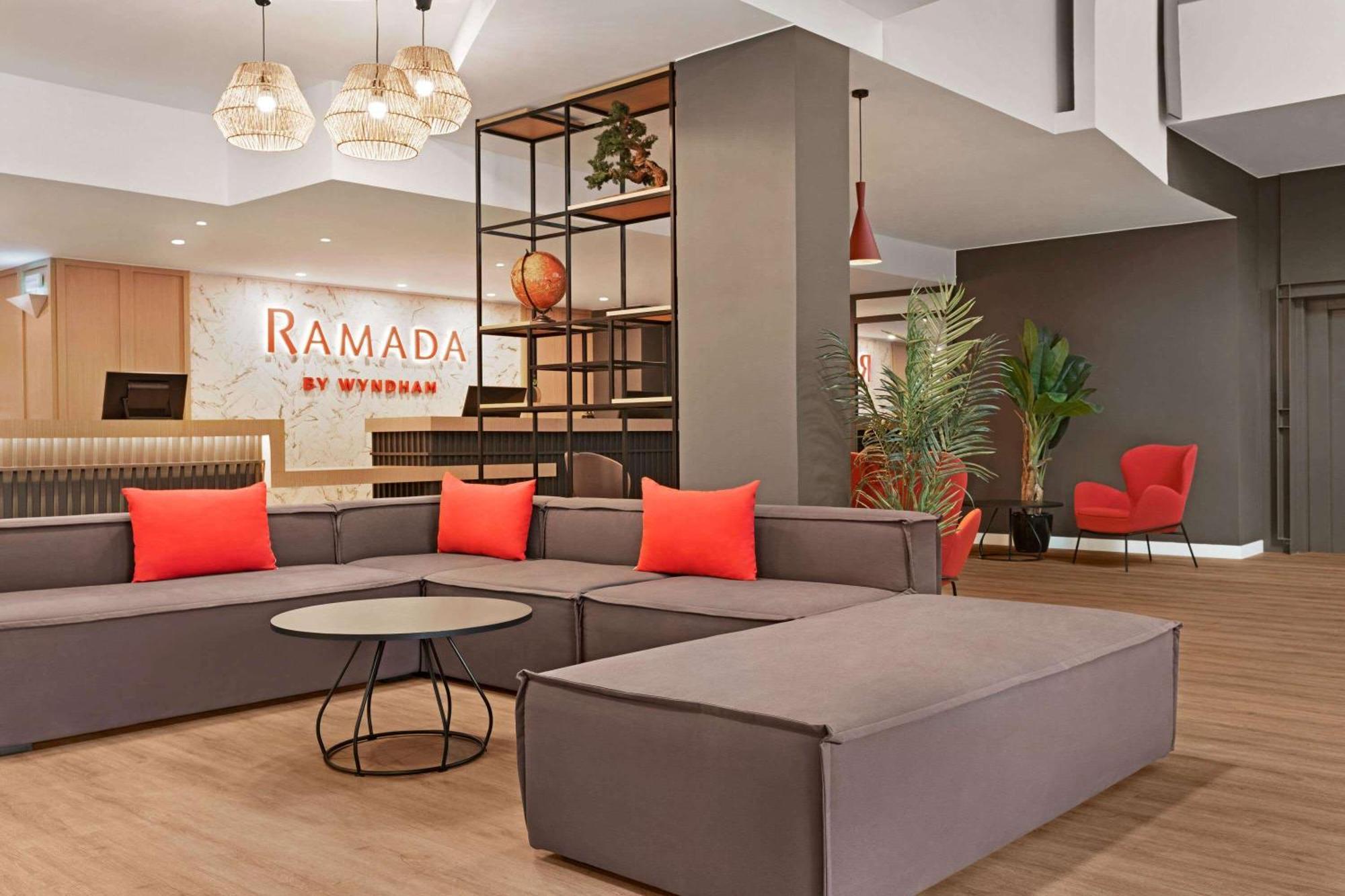 Ramada By Wyndham Valencia Almussafes Ξενοδοχείο Εξωτερικό φωτογραφία