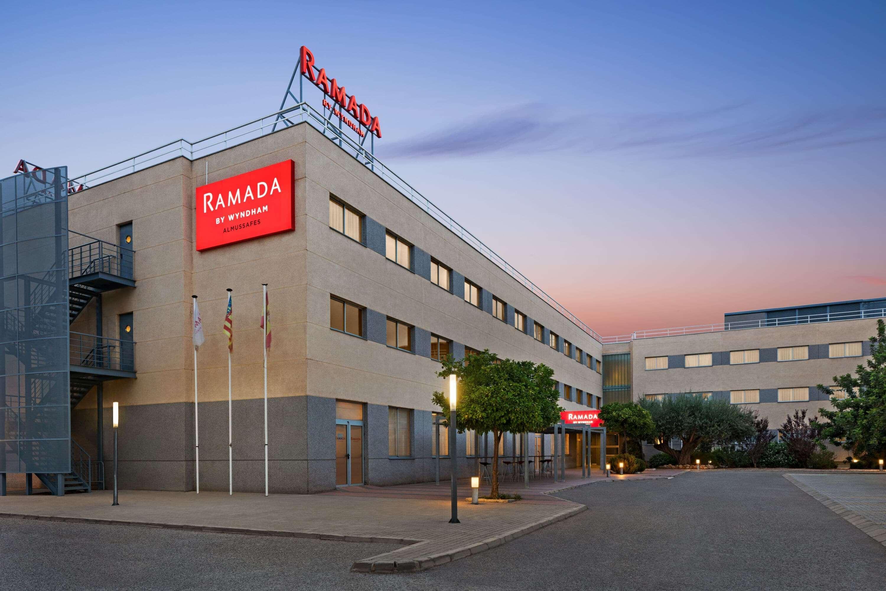 Ramada By Wyndham Valencia Almussafes Ξενοδοχείο Εξωτερικό φωτογραφία
