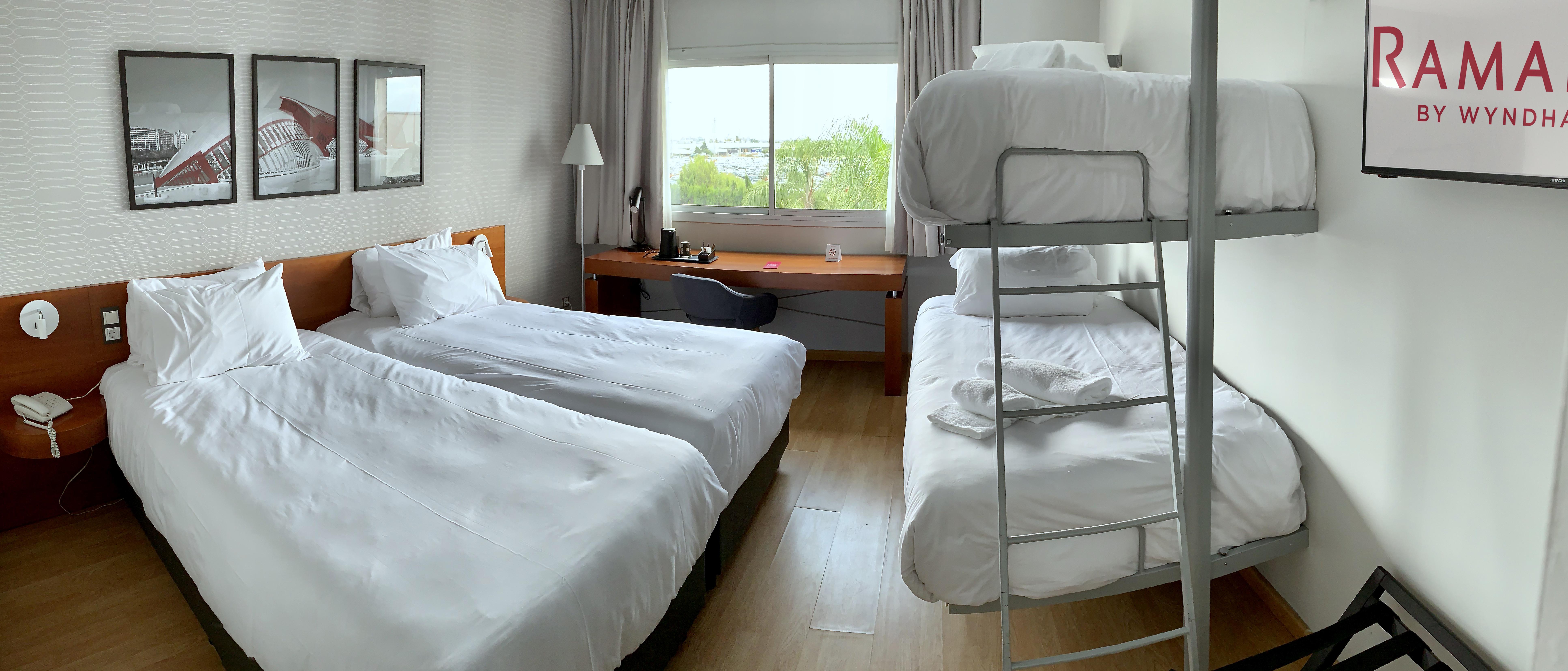 Ramada By Wyndham Valencia Almussafes Ξενοδοχείο Εξωτερικό φωτογραφία